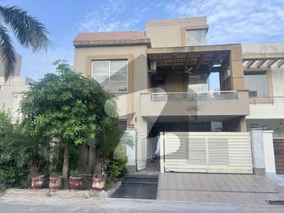 6 bedrooms house to rent